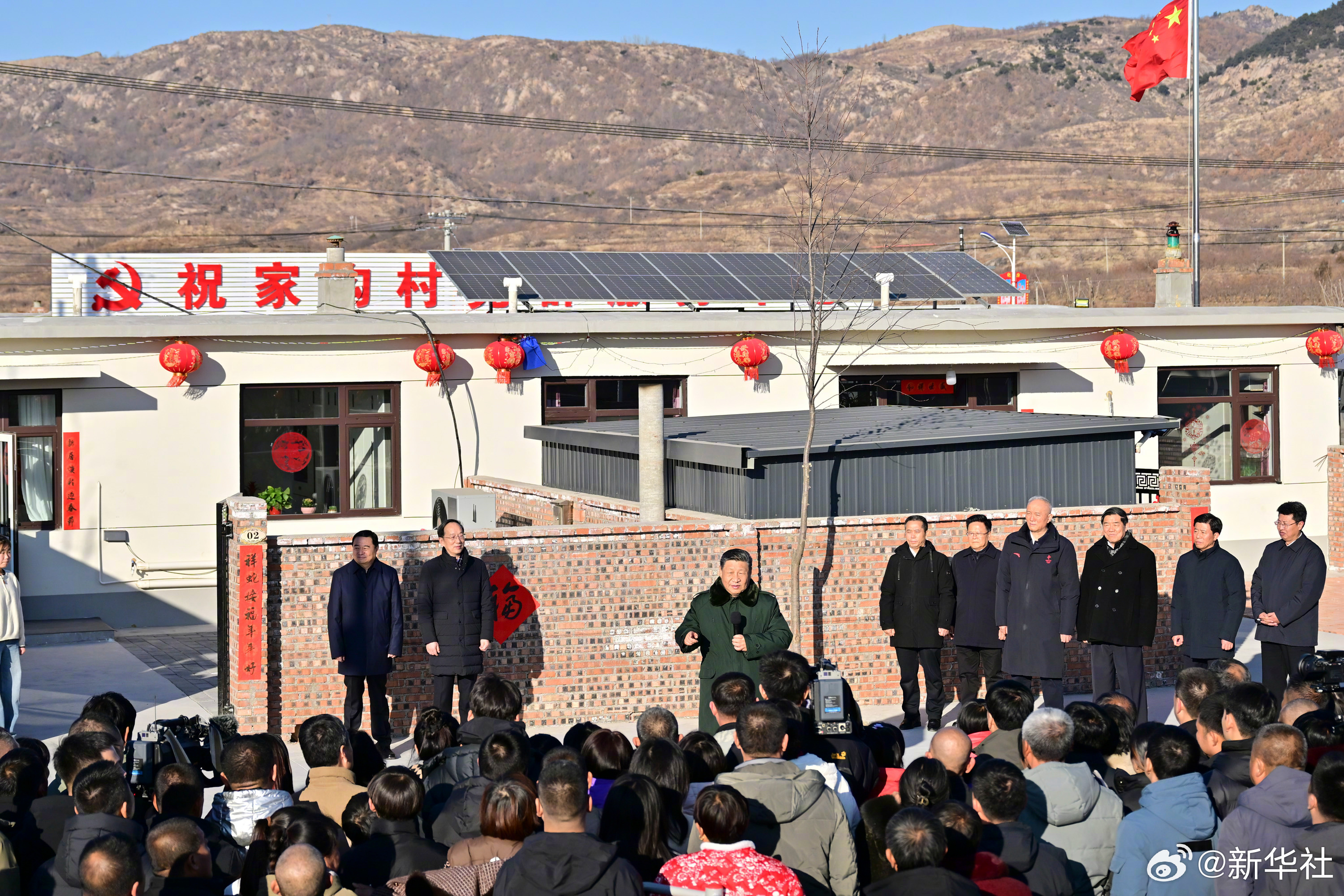 习近平在辽宁葫芦岛市看望慰问受灾群众